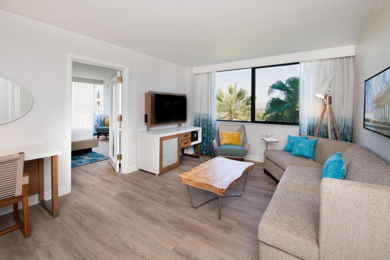 Renaissance Newport Beach Hotel Экстерьер фото