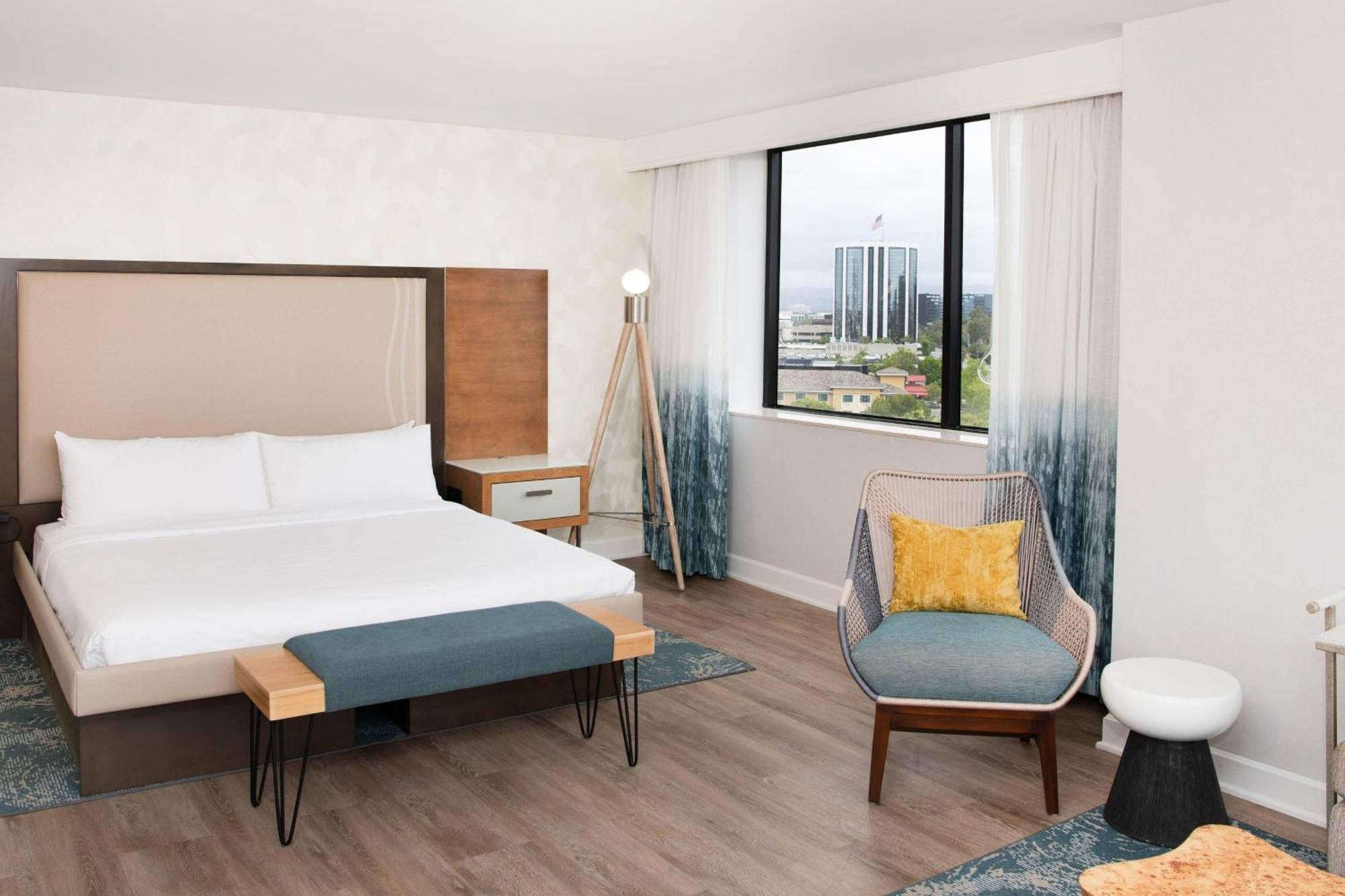 Renaissance Newport Beach Hotel Экстерьер фото