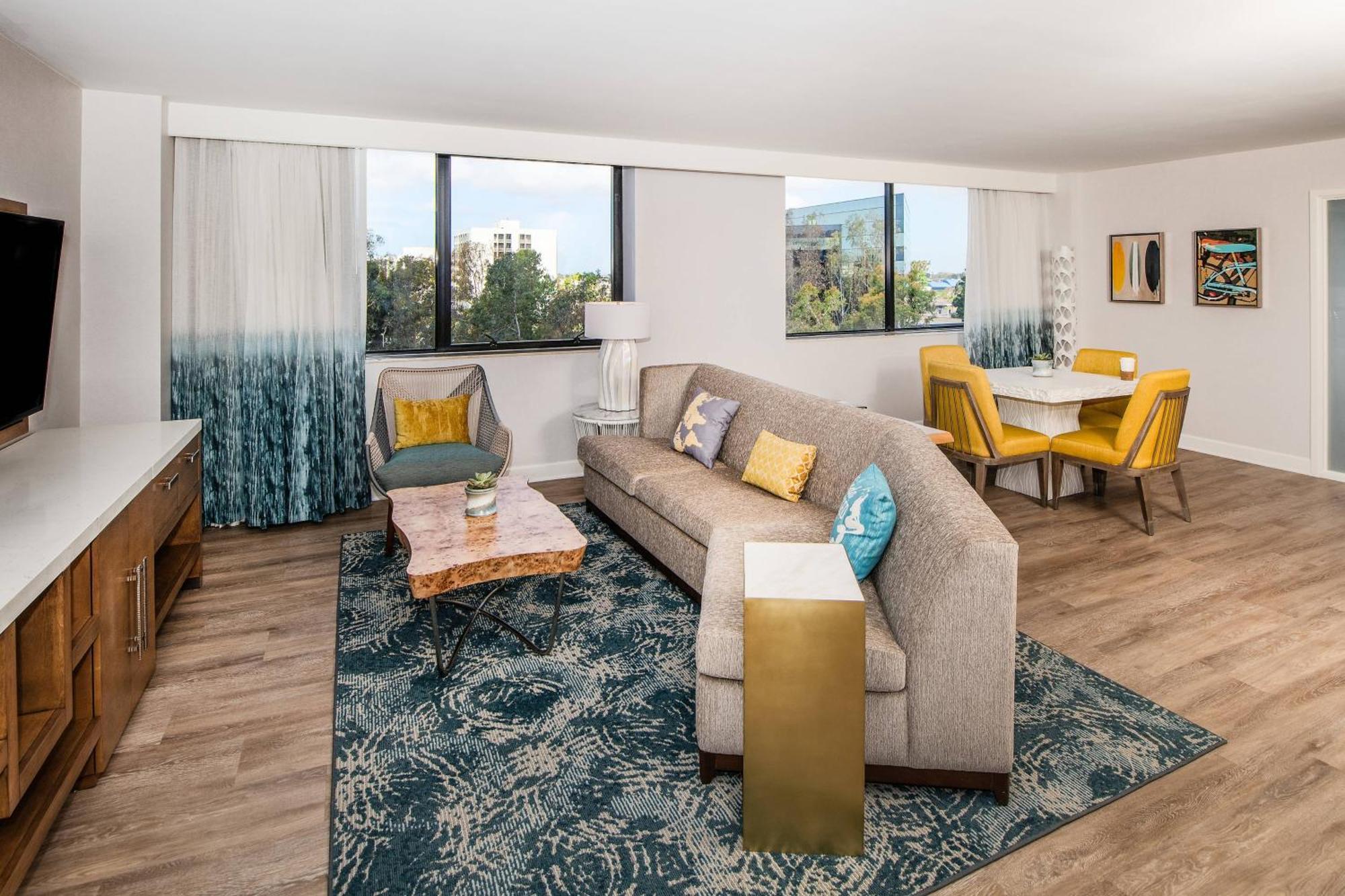 Renaissance Newport Beach Hotel Экстерьер фото