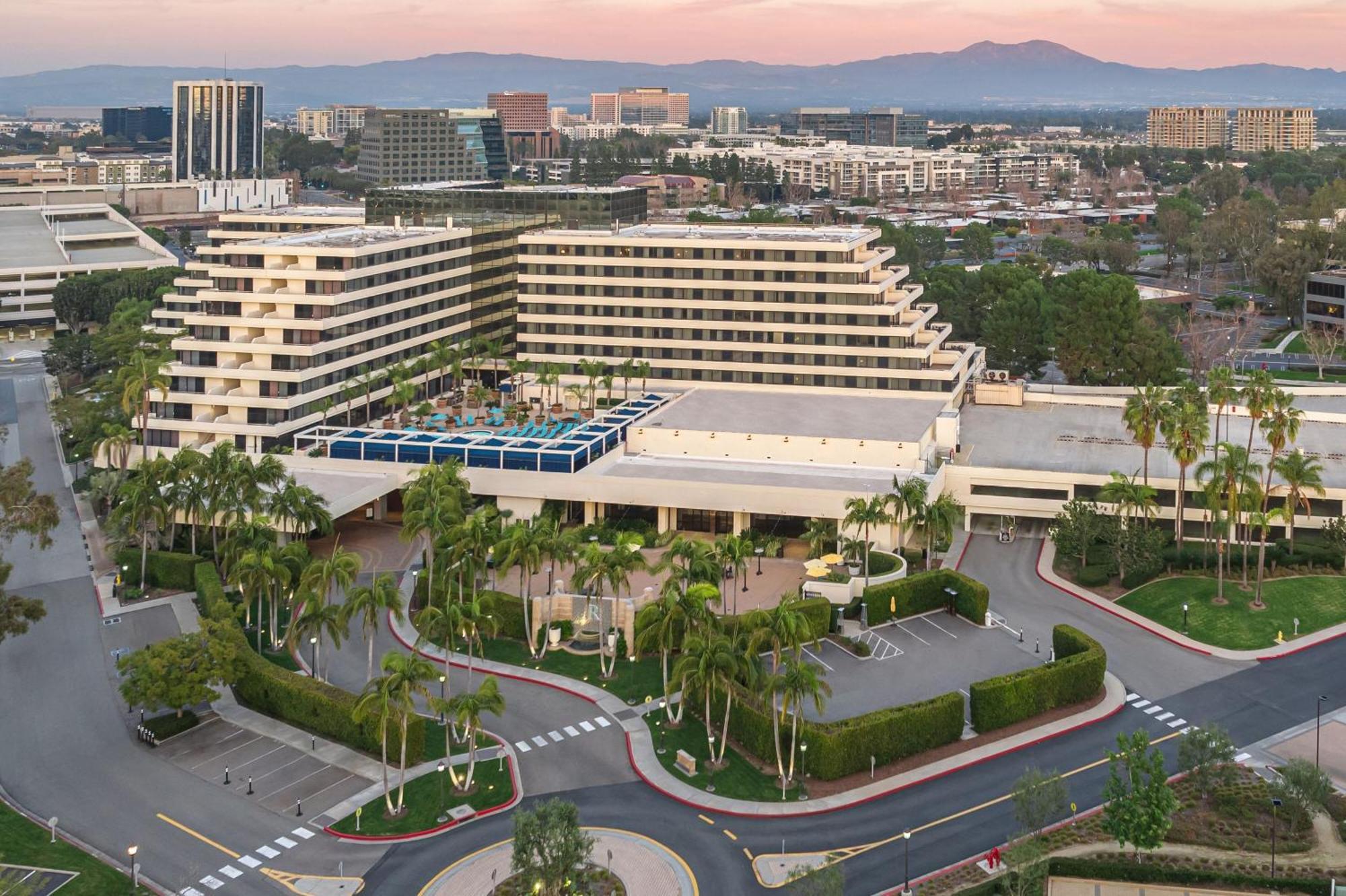 Renaissance Newport Beach Hotel Экстерьер фото