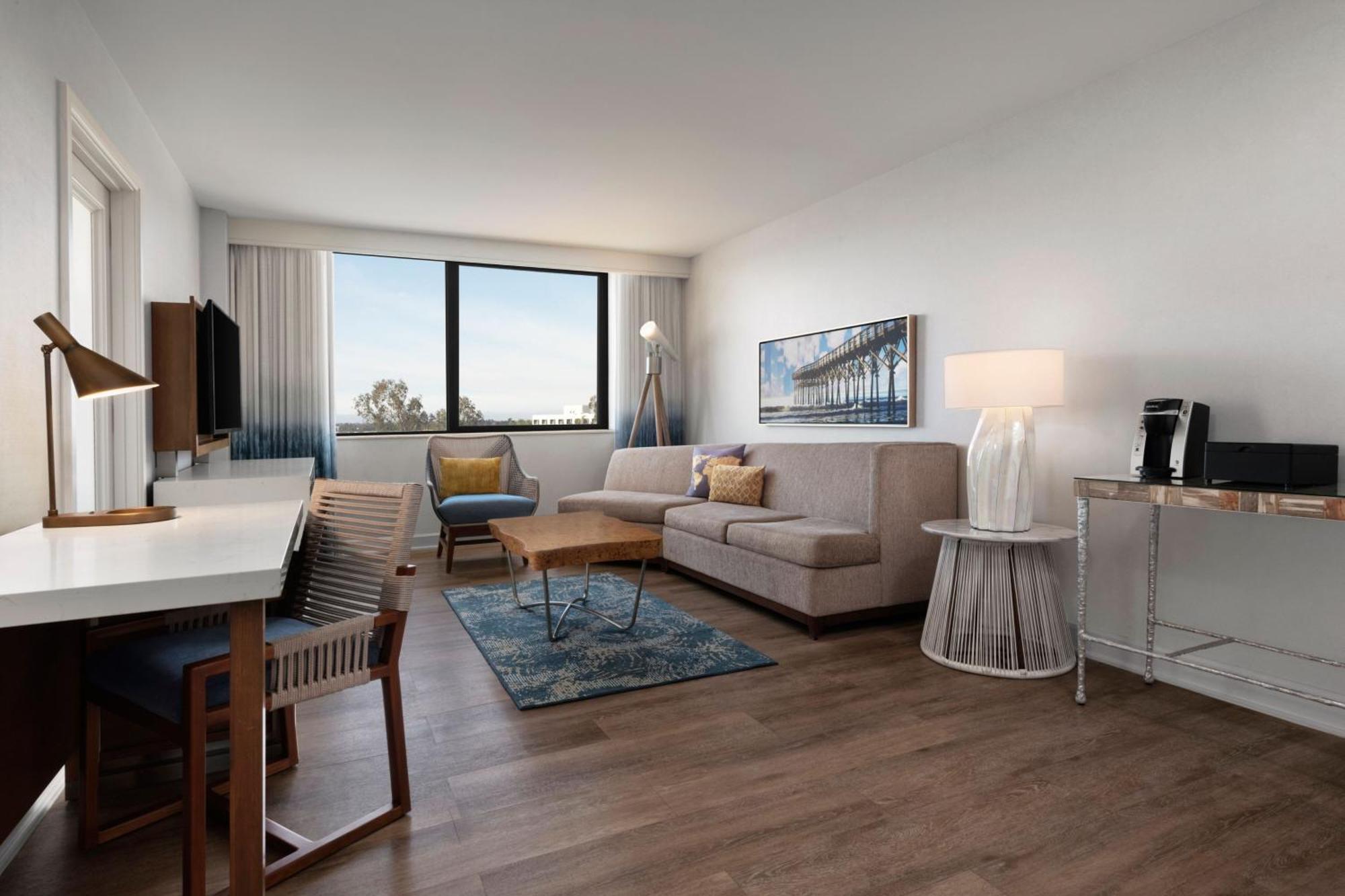 Renaissance Newport Beach Hotel Экстерьер фото