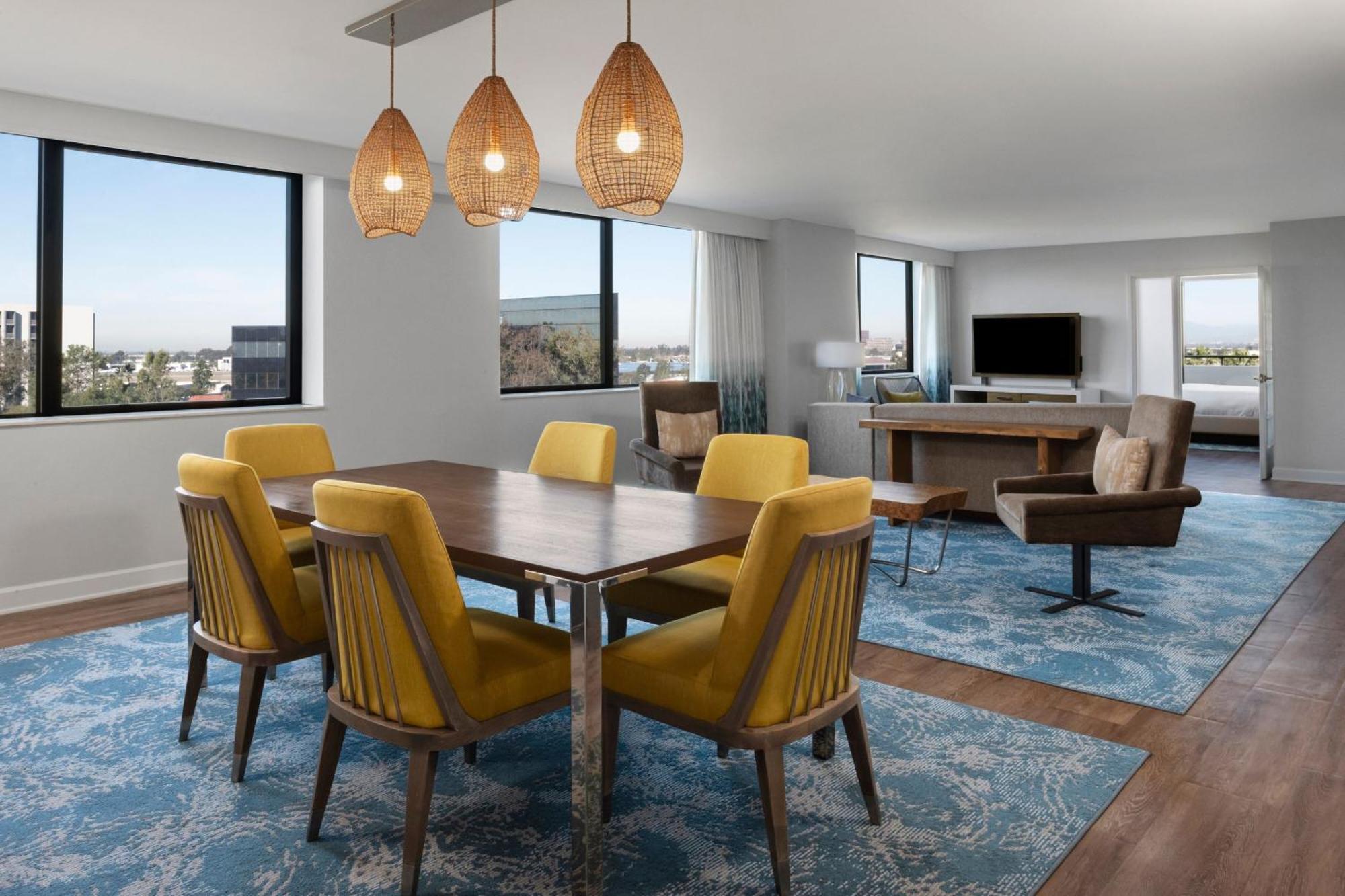 Renaissance Newport Beach Hotel Экстерьер фото